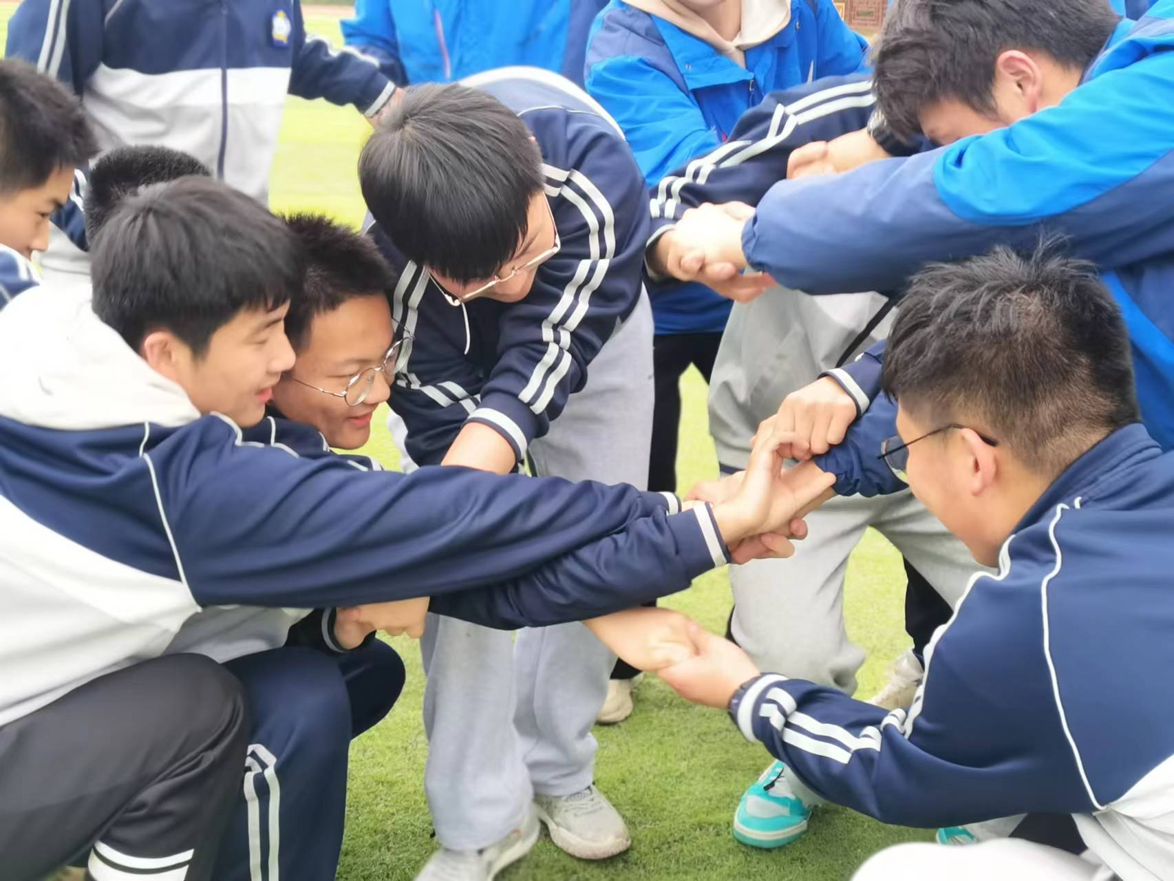 开设户外团体心理课开元棋牌海头高中:(图2) 开设户外团体心理课开元棋牌海头高中:(图2)